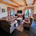 Villa Eber Z Dala Od Miasta Wawrzyszow