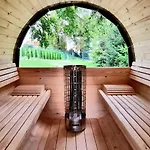Eber Z Dala Od Miasta Villa