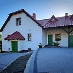 Eber Z Dala Od Miasta *