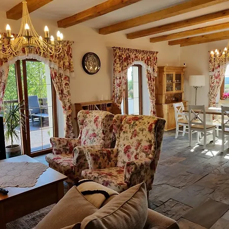 Eber Z Dala Od Miasta Villa Wawrzyszow